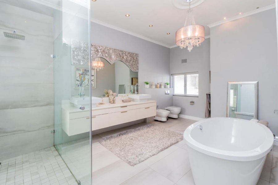 3 Bedroom Property for Sale in Fresnaye Western Cape